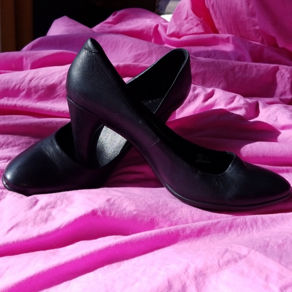 Ecco heels NIB